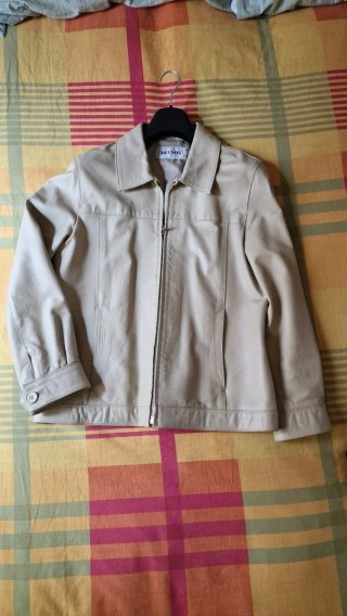 Cazadora de cuero beige
