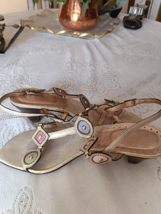 Sandalias SITGES doradas talla 38, casi sin usar
