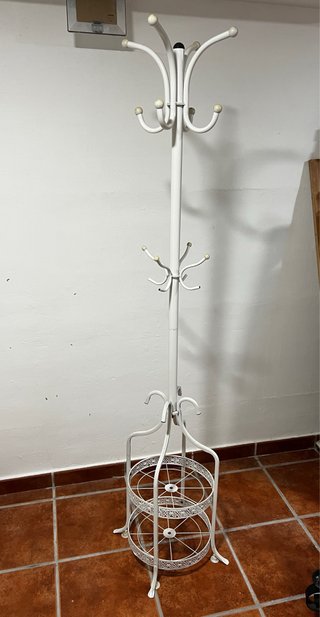 Perchero de pie blanco