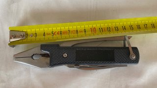 Utensile multiuso con custodia