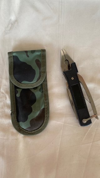 Utensile multiuso con custodia