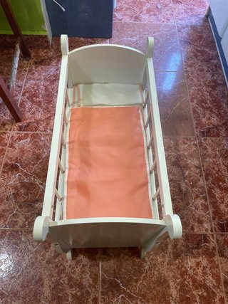 Cuna de muñecos de madera Juguettos