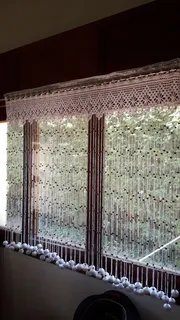 Cortina tejida a crochet con Bolitas de madera