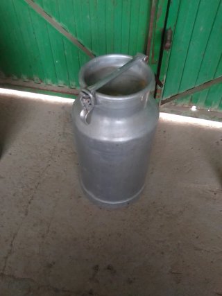 Cántara de leche antigua de aluminio
