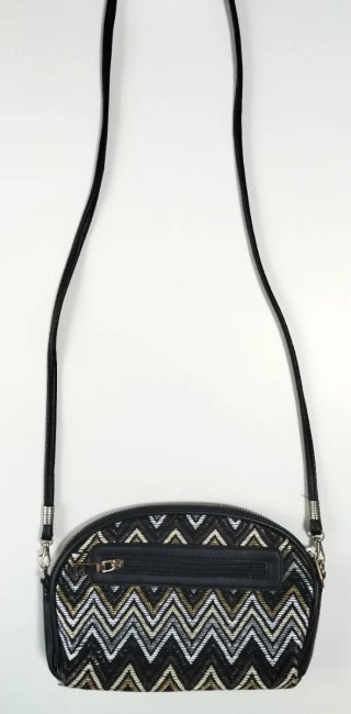 Bolso negro de rafia bandolera y mano