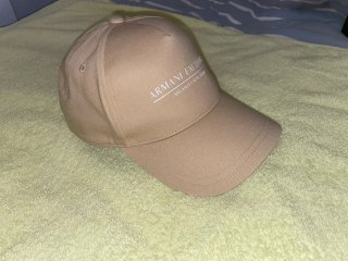 Vendo Gorra Armani Exchange Beige NUEVA