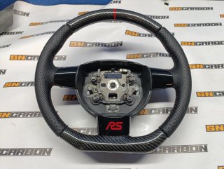 Volante Ford em carbono