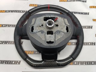 Volante Ford em carbono