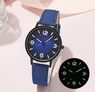 Elegante reloj con correa azul