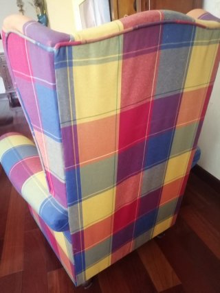 Sillón orejero tela multicolor