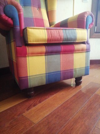 Sillón orejero tela multicolor