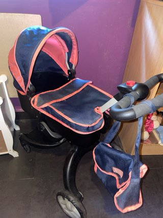 Carro de muñecas azul y rosa