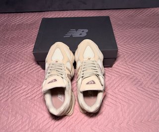 Sneakers New Balance Beige e Viola