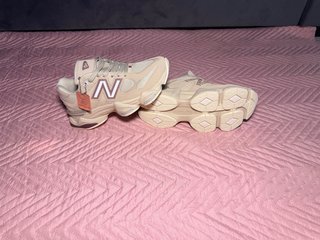 Sneakers New Balance Beige e Viola