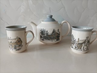 Tetera y 2 tazas a juego