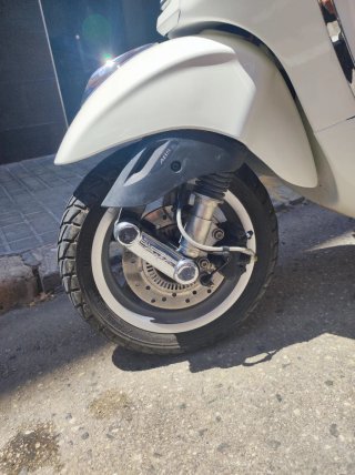 Vespa Primavera 125cc Blanca y Roja