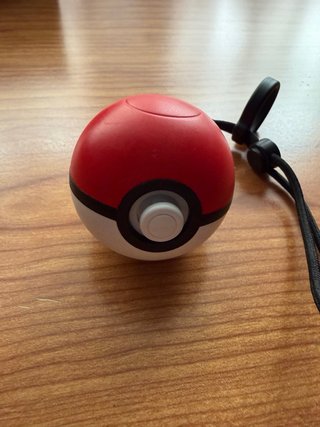 Pokémon Let's Go Pikachu + Poké Ball Plus