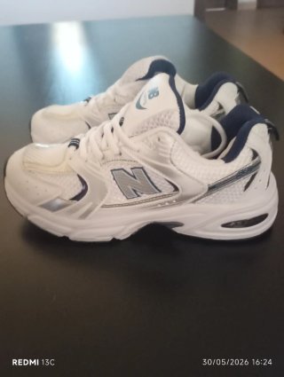Sneakers New Balance Bianche e Argento