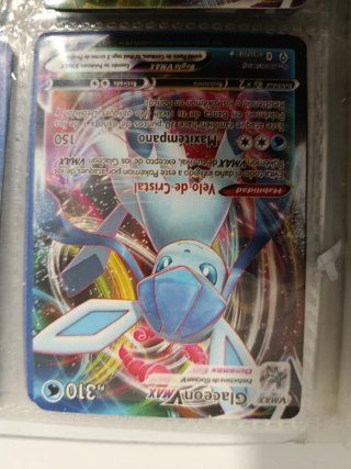 Álbum de cartas Pokémon con más de 100 cartas