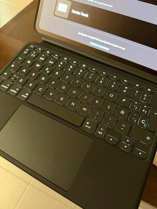 Logitech Combo Touch iPad Pro 11” M4