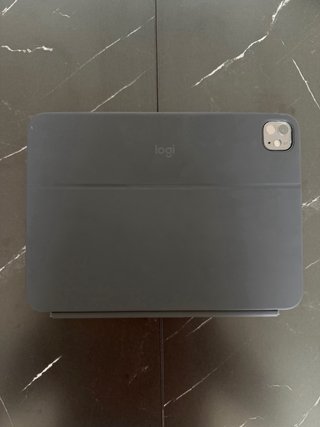 Logitech Combo Touch iPad Pro 11” M4