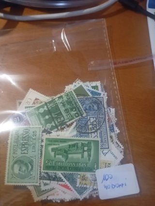 800 francobolli mondiali