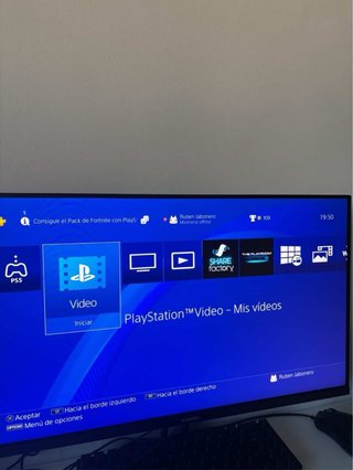 PS4 Slim 1TB + 4 juegos
