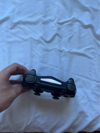 PS4 Slim 1TB + 4 juegos