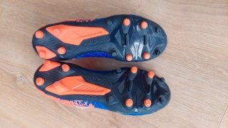 Botas de fútbol de niño de tacos marca Kipsta