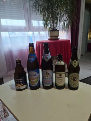 Lotto di 5 bottiglie di birra vuote
