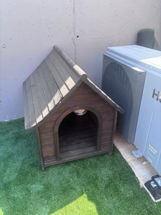Caseta para perro de madera