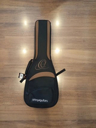 Requinto Ortega.Guitarra con Funda.