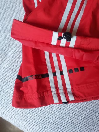 Bermuda Adidas Roja talla de niño 12 años
