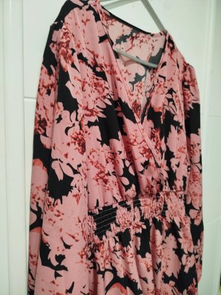 Vestido floral rosa y negro