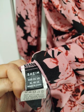 Vestido floral rosa y negro