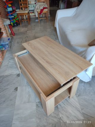 Mesa centro elevable roble con revistero