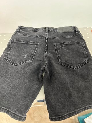 Pantalón corto vaquero Bershka desgastado talla 34