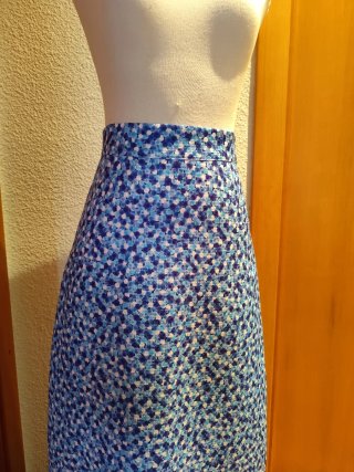 Falda larga estampada azul y blanca