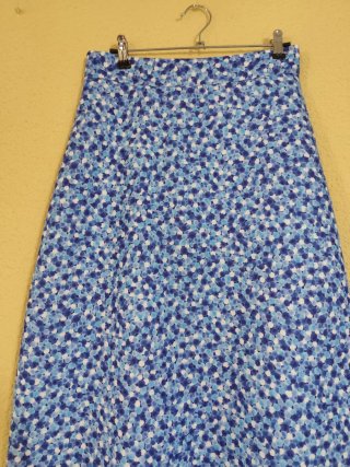 Falda larga estampada azul y blanca