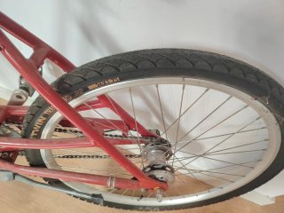 Bicicleta Roja con Cesta