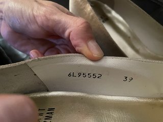 Zapatos Stuart Weitzman Beige/Oro