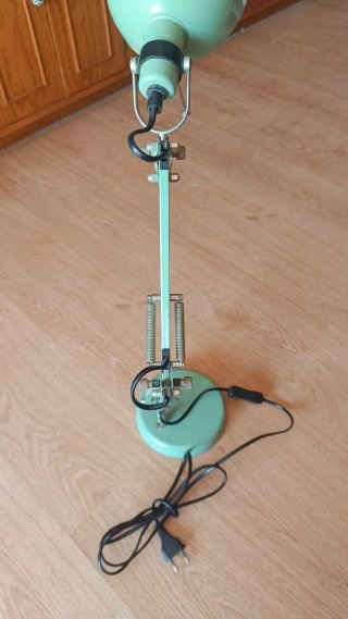 Lámpara de mesa articulada verde salvia