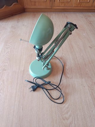 Lámpara de mesa articulada verde salvia