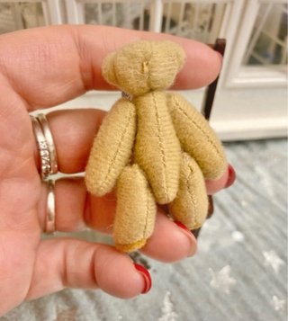Silla y oso peluche casa muñecas