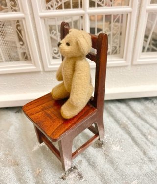 Silla y oso peluche casa muñecas