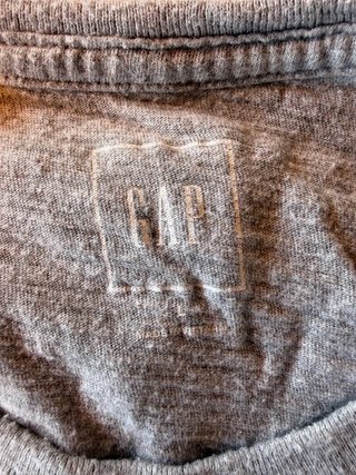Camiseta GAP Gris con Bandera UK