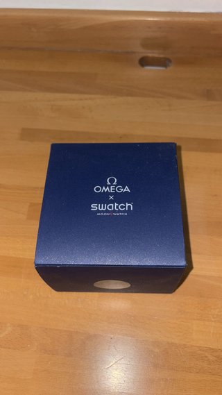Omega x Swatch Mission to Earthphase Moonshine Gol