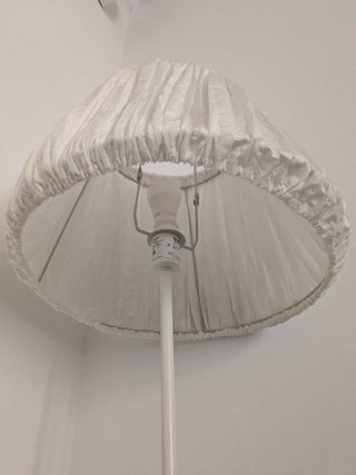 Lámpara de pie Ikea tela blanca