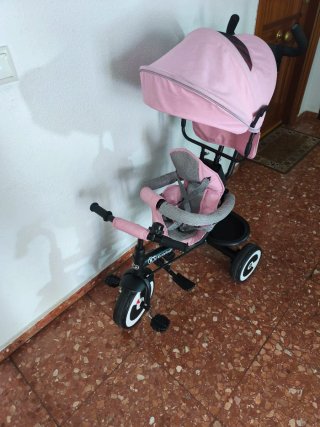 Triciclo infantil rosa con capota