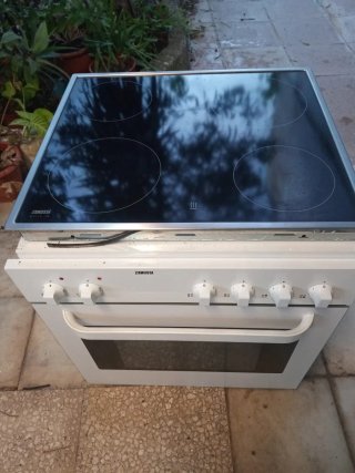 Horno y vitrocerámica Zanussi